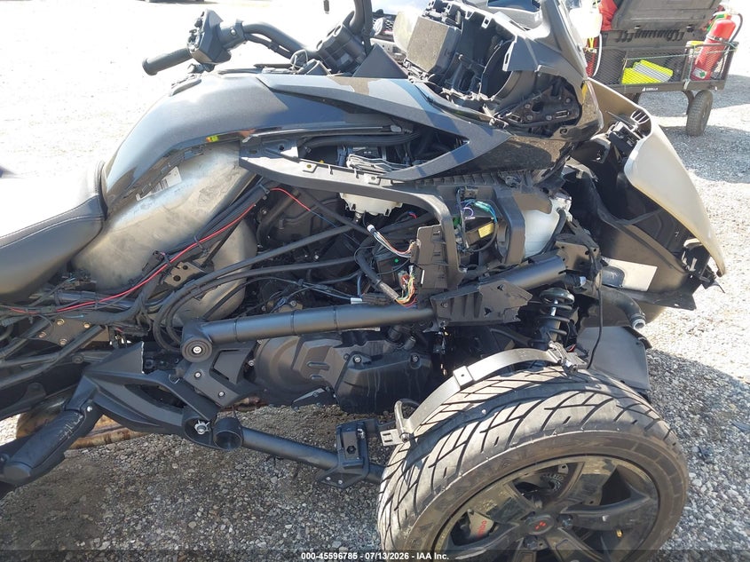 2021 Can-am/ brp Spyder VIN 2BXREDD49MV000076 IAAI salvage auction — SIDE, Salvage Title, sold $25 on 2026-08-21 (photo 8)