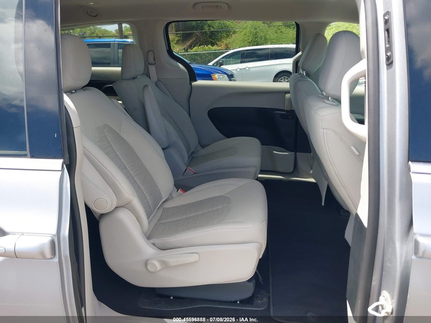 2017 Chrysler Pacifica VIN 2C4RC1H73HR837316 IAAI salvage auction — NORMAL WEAR, Sf97 (Hawaii), sold $8,000 on 2026-07-28 (photo 8)