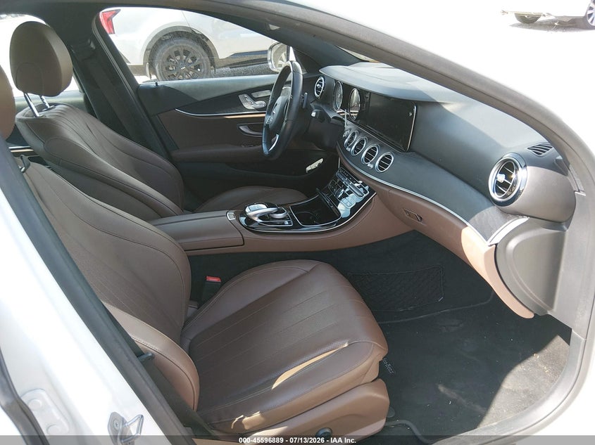2017 Mercedes-benz E-klasse VIN WDDZF4JB2HA088297 IAAI salvage auction — FRONT & REAR, Salvage (California), sold $6,100 on 2026-07-28 (photo 5)