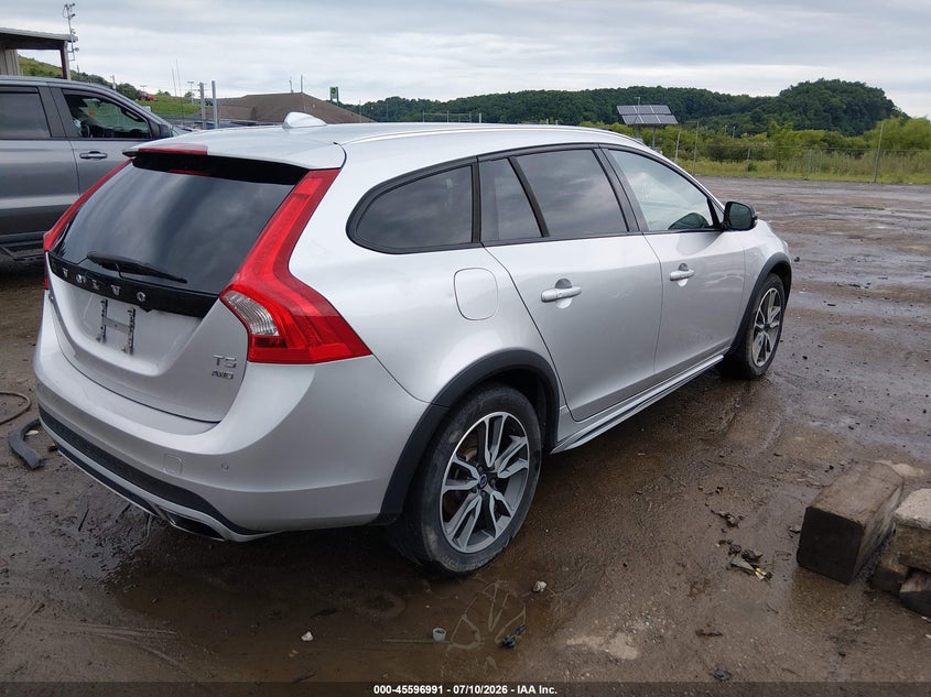 2017 Volvo V60 cross country VIN YV440MWK1H1039412 IAAI salvage auction — FRONT END, Salvage Title, sold $1,875 on 2026-08-07 (photo 4)