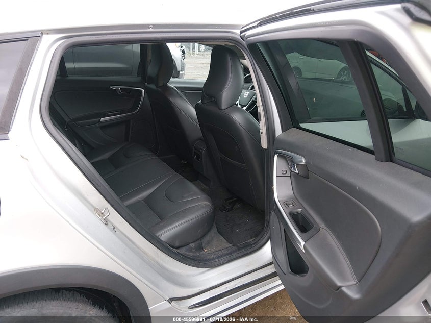 2017 Volvo V60 cross country VIN YV440MWK1H1039412 IAAI salvage auction — FRONT END, Salvage Title, sold $1,875 on 2026-08-07 (photo 8)