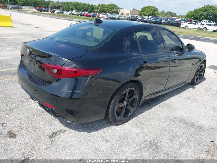 2018 Alfa romeo Giulia VIN ZARFAEBN1J7566504 IAAI salvage auction — NORMAL WEAR, Clear (Florida), sold $525 on 2026-08-13 (photo 4)