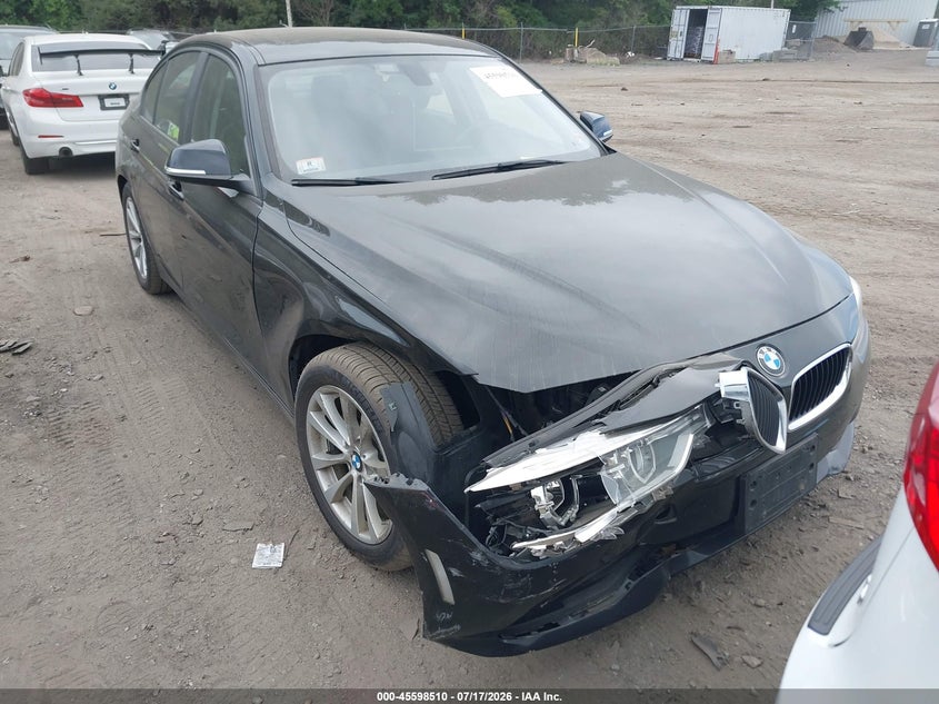 2018 BMW 3er VIN WBA8A3C56JA494754 IAAI salvage auction — RIGHT FRONT, Wait Title, sold $5,200 on 2026-08-18 (photo 1)