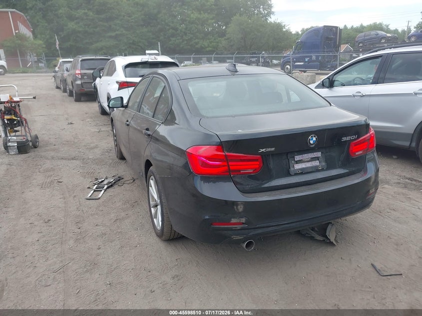 2018 BMW 3er VIN WBA8A3C56JA494754 IAAI salvage auction — RIGHT FRONT, Wait Title, sold $5,200 on 2026-08-18 (photo 3)