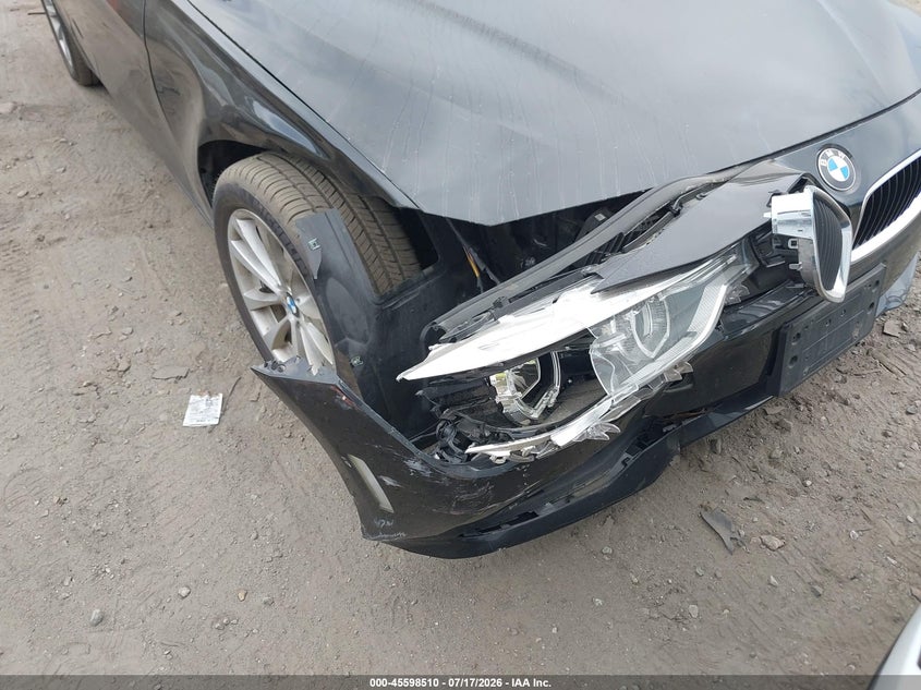2018 BMW 3er VIN WBA8A3C56JA494754 IAAI salvage auction — RIGHT FRONT, Wait Title, sold $5,200 on 2026-08-18 (photo 6)