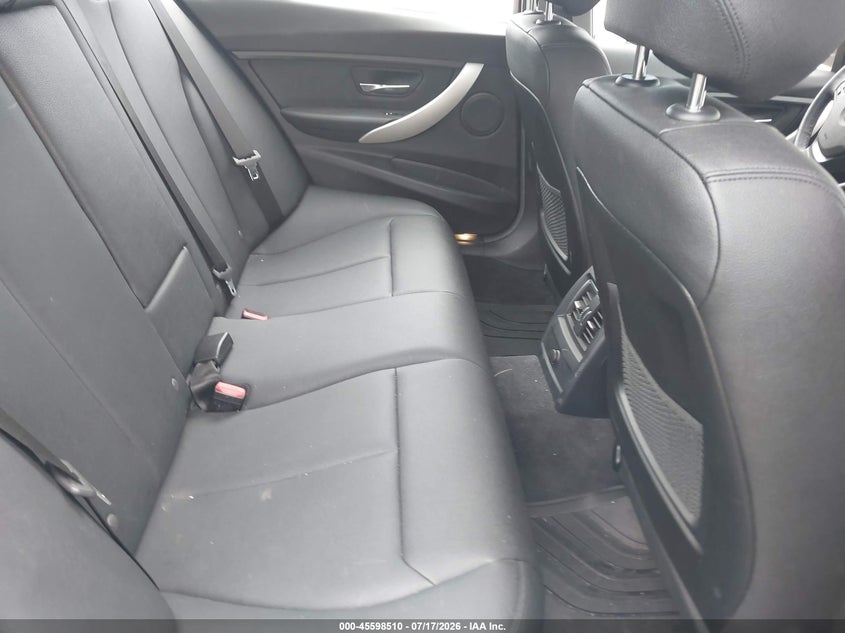2018 BMW 3er VIN WBA8A3C56JA494754 IAAI salvage auction — RIGHT FRONT, Wait Title, sold $5,200 on 2026-08-18 (photo 8)