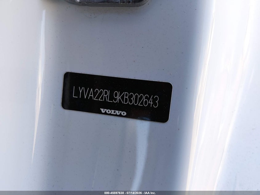 2019 Volvo Xc60 VIN LYVA22RL9KB302643 IAAI salvage auction — REAR END, Salvage Title, sold $15,100 on 2026-09-08 (photo 9)