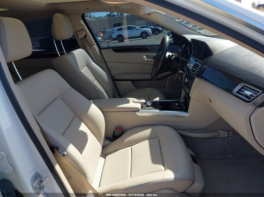 2016 Mercedes-benz E-klasse VIN WDDHF5KB4GB259396 IAAI salvage auction — RIGHT FRONT, Salvage (California), sold $3,900 on 2026-08-11 (photo 5)