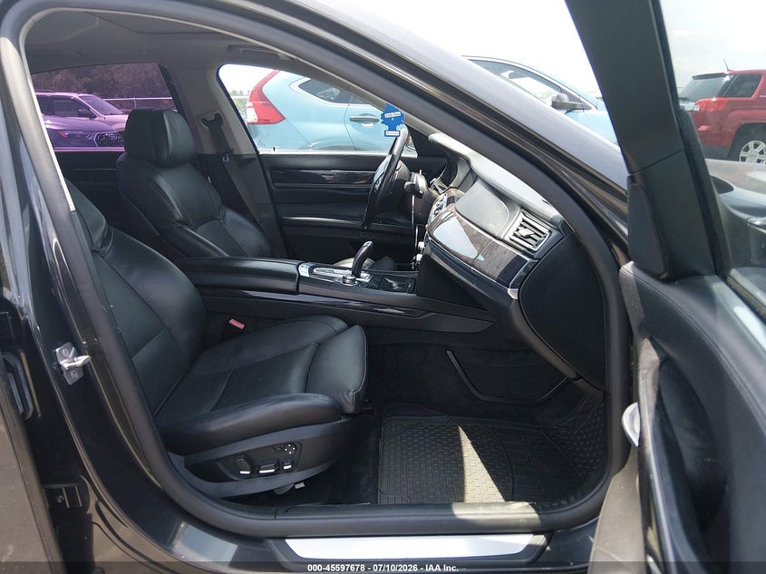 2009 BMW 7 series VIN WBAKA835X9CY34877 IAAI salvage auction — NORMAL WEAR, Clear (North Carolina), sold $1,500 on 2026-07-15 (photo 5)