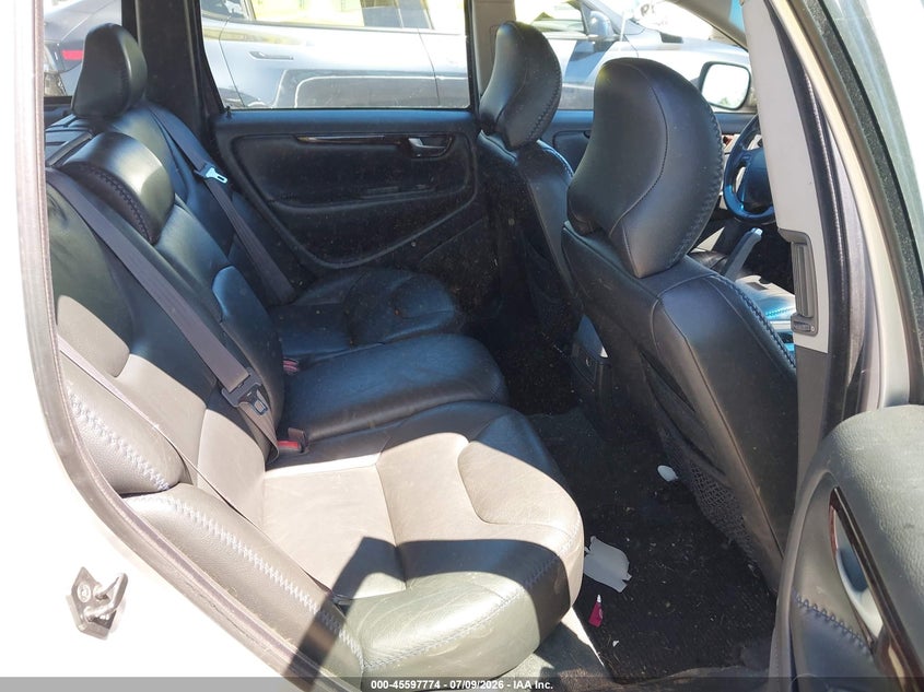 2002 Volvo V70 VIN YV1SZ58D521068854 IAAI salvage auction — NORMAL WEAR, Clear (Washington), sold $375 on 2026-07-29 (photo 8)