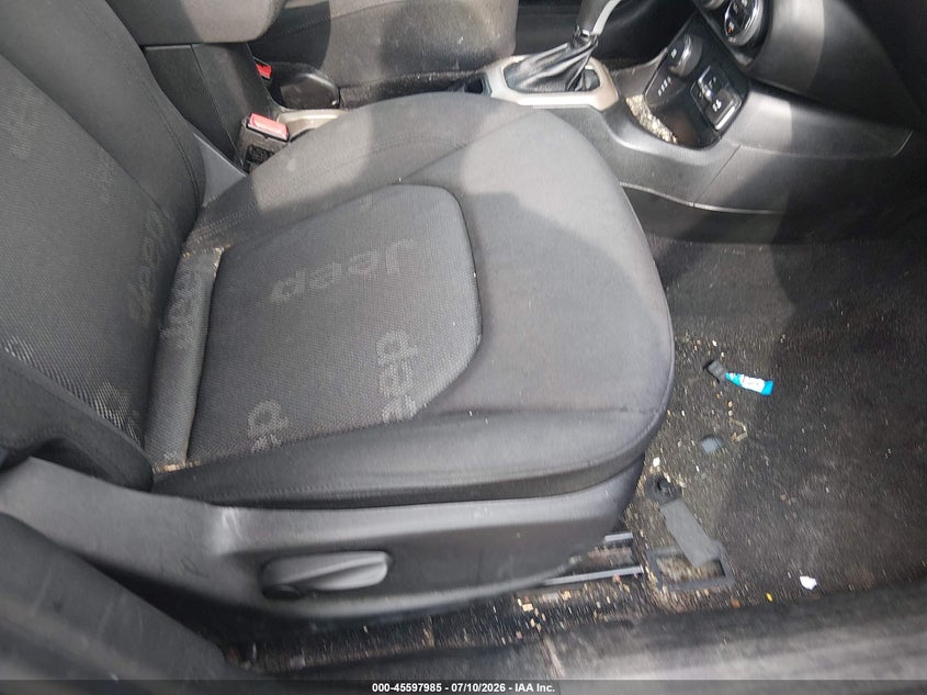 2016 Jeep Renegade VIN ZACCJBBT6GPD40478 IAAI salvage auction — NORMAL WEAR, Clear (Delaware), sold $700 on 2026-07-27 (photo 5)