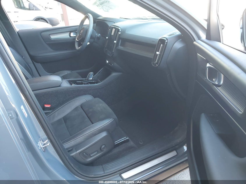 2021 Volvo Xc40 VIN YV4ED3URXM2583222 IAAI salvage auction — LEFT SIDE, Salvage (California), sold $8,050 on 2026-08-13 (photo 5)