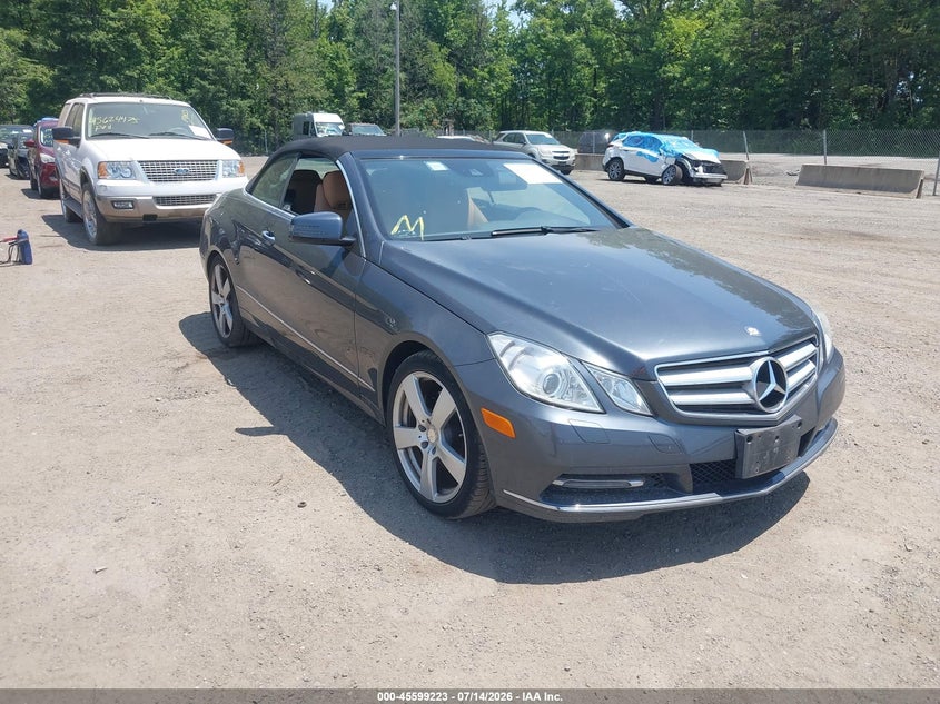 2013 Mercedes-benz E-klasse VIN WDDKK5KF6DF203498 IAAI salvage auction — LEFT SIDE, Salvage Title, sold $2,200 on 2026-08-12 (photo 1)