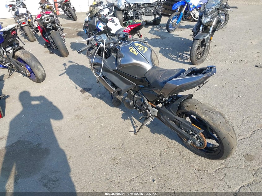 2021 Kawasaki Ninja VIN ML5EXEM16MDA31069 IAAI salvage auction — NORMAL WEAR, Clear (New York), sold $25 on 2026-07-21 (photo 3)