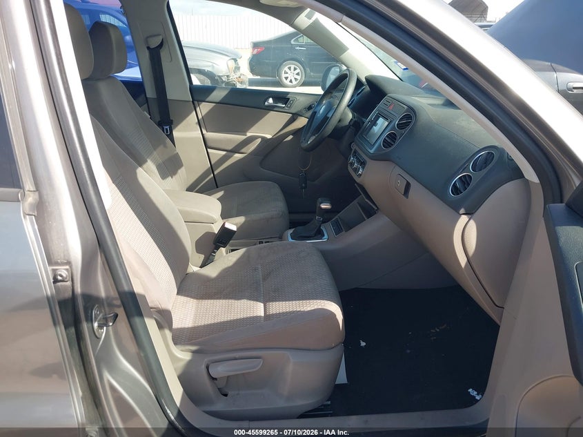 2010 Volkswagen Tiguan VIN WVGAV7AX1AW514508 IAAI salvage auction — NORMAL WEAR, Original (Texas), sold $300 on 2026-07-29 (photo 5)