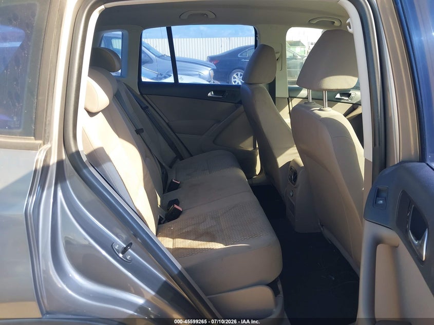 2010 Volkswagen Tiguan VIN WVGAV7AX1AW514508 IAAI salvage auction — NORMAL WEAR, Original (Texas), sold $300 on 2026-07-29 (photo 8)
