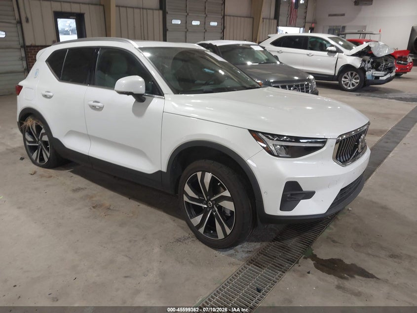 2023 Volvo Xc40 VIN YV4L12UN9P2932222 IAAI salvage auction — REAR END, Salvage Title, sold $8,100 on 2026-08-01 (photo 1)