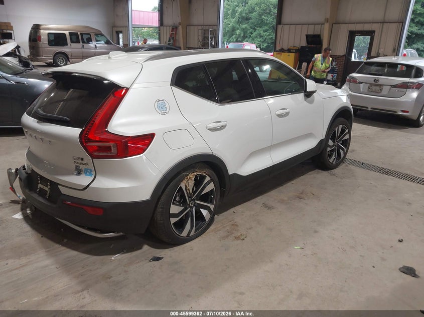 2023 Volvo Xc40 VIN YV4L12UN9P2932222 IAAI salvage auction — REAR END, Salvage Title, sold $8,100 on 2026-08-01 (photo 4)