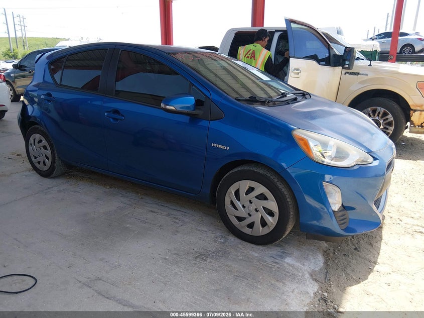 2016 Toyota Prius c VIN JTDKDTB3XG1121595 IAAI salvage auction — REAR END, Salvage Title, sold $1,050 on 2026-07-28 (photo 1)