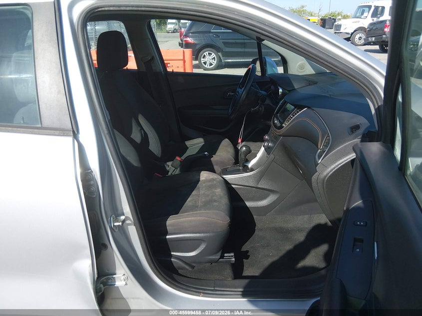 2018 Chevrolet Trax VIN 3GNCJKSB1JL217928 IAAI salvage auction — LEFT & RIGHT, Salvage Title, sold $1,275 on 2026-08-19 (photo 5)