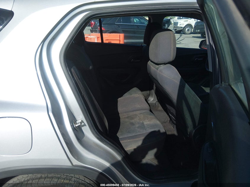 2018 Chevrolet Trax VIN 3GNCJKSB1JL217928 IAAI salvage auction — LEFT & RIGHT, Salvage Title, sold $1,275 on 2026-08-19 (photo 8)