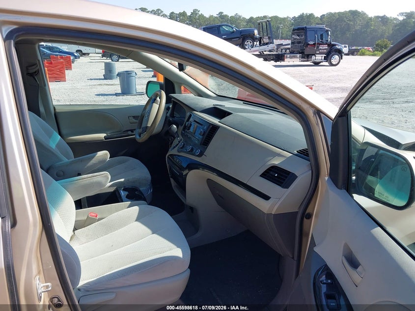 2012 Toyota Sienna VIN 5TDKK3DC2CS247899 IAAI salvage auction — NORMAL WEAR, Salvage Title, sold $25 on 2026-07-21 (photo 5)