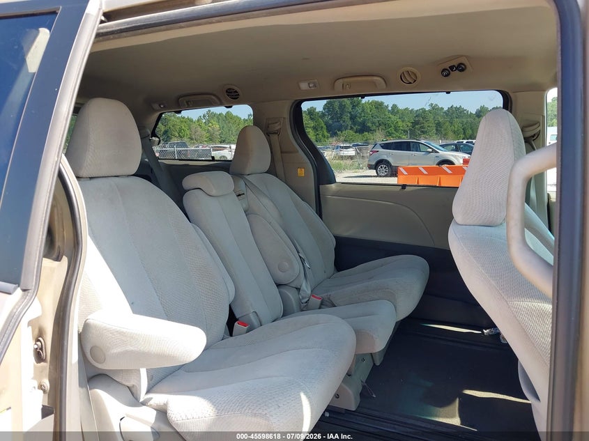 2012 Toyota Sienna VIN 5TDKK3DC2CS247899 IAAI salvage auction — NORMAL WEAR, Salvage Title, sold $25 on 2026-07-21 (photo 8)