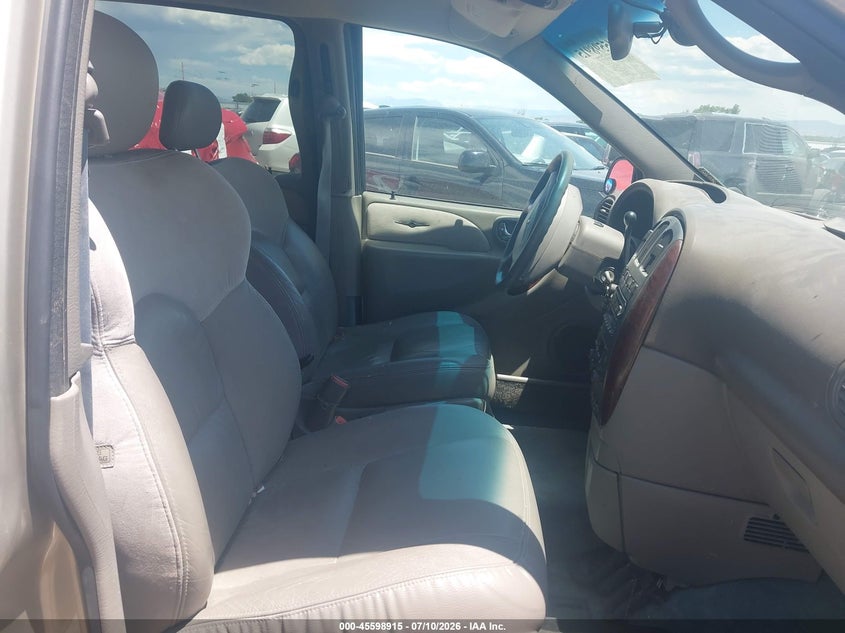 2002 Chrysler Town & country VIN 2C8GP64L12R510494 IAAI salvage auction — NORMAL WEAR, Clear (Colorado), sold $50 on 2026-07-22 (photo 5)