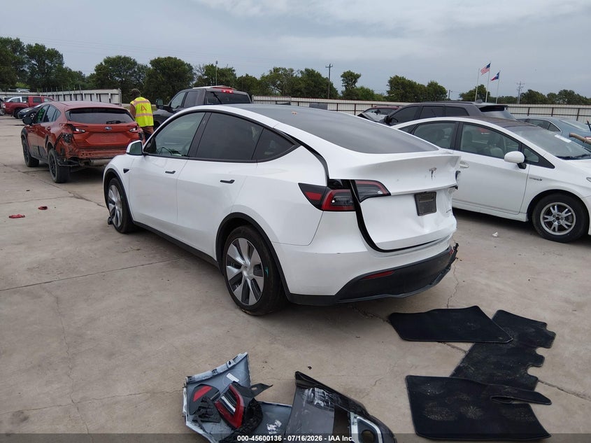 2023 Tesla Model y VIN 7SAYGAEE7PF682561 IAAI salvage auction — REAR END, Salvage Title, sold $13,100 on 2026-10-01 (photo 3)