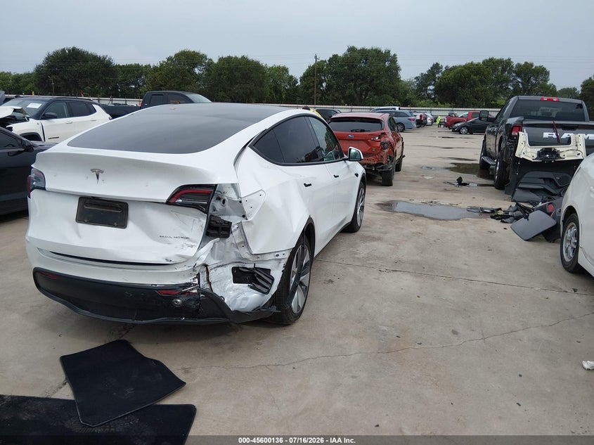2023 Tesla Model y VIN 7SAYGAEE7PF682561 IAAI salvage auction — REAR END, Salvage Title, sold $13,100 on 2026-10-01 (photo 4)