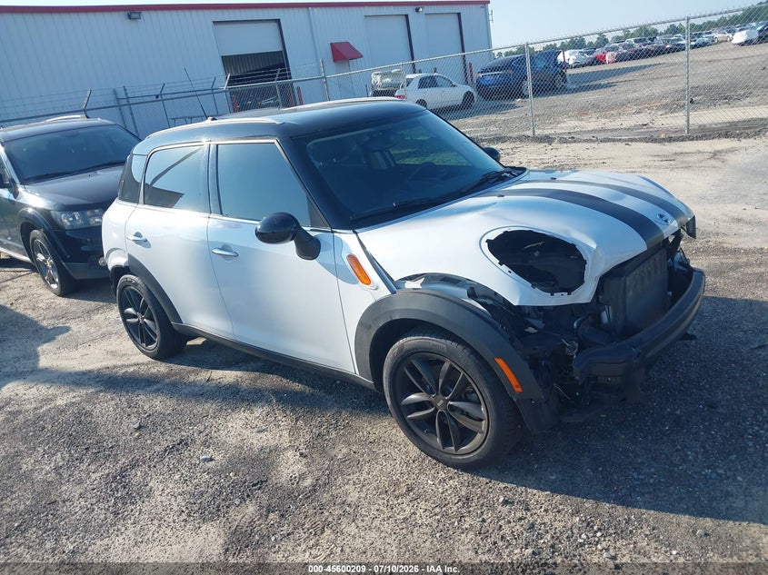 2014 Mini Countryman VIN WMWZB3C53EWR39025 IAAI salvage auction — FRONT & REAR, Salvage Title, sold $775 on 2026-08-05 (photo 1)