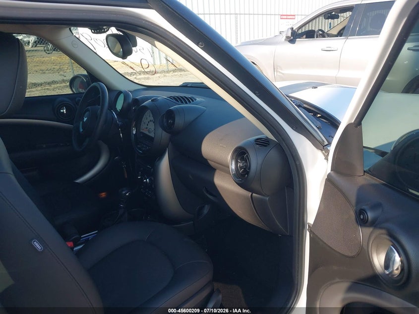 2014 Mini Countryman VIN WMWZB3C53EWR39025 IAAI salvage auction — FRONT & REAR, Salvage Title, sold $775 on 2026-08-05 (photo 5)