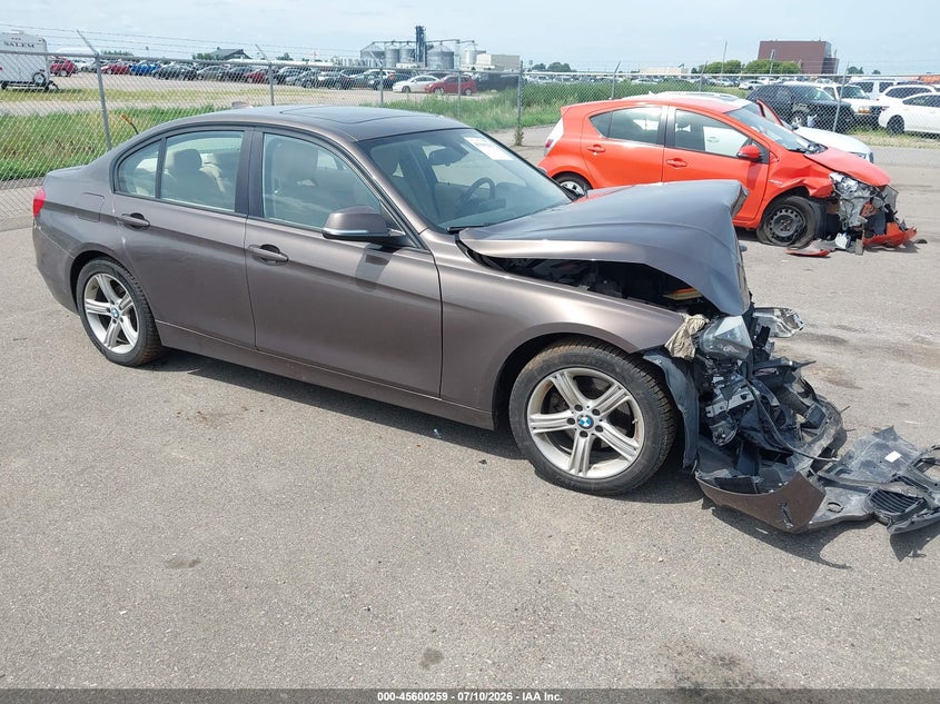2013 BMW 3er VIN WBA3B3C59DF531777 IAAI salvage auction — FRONT END, Salvage Title, sold $300 on 2026-08-03 (photo 1)