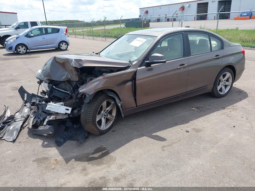 2013 BMW 3er VIN WBA3B3C59DF531777 IAAI salvage auction — FRONT END, Salvage Title, sold $300 on 2026-08-03 (photo 2)