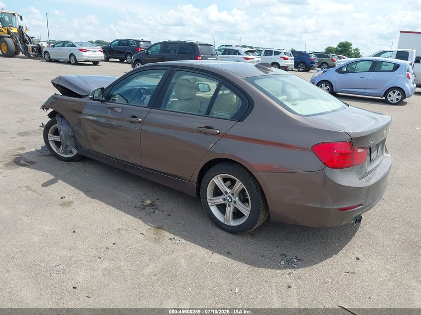 2013 BMW 3er VIN WBA3B3C59DF531777 IAAI salvage auction — FRONT END, Salvage Title, sold $300 on 2026-08-03 (photo 3)