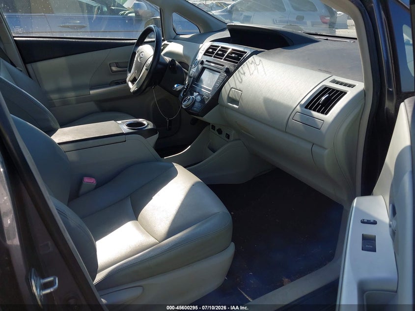 2013 Toyota Prius v VIN JTDZN3EU0D3252860 IAAI salvage auction — NORMAL WEAR, Clear (North Carolina), sold $2,550 on 2026-07-15 (photo 5)