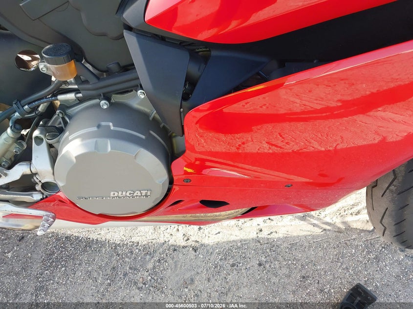 2014 Ducati Panigale VIN ZDM14BUW3EB022951 IAAI salvage auction — FRONT END, Salvage Title, sold $4,250 on 2026-08-25 (photo 8)