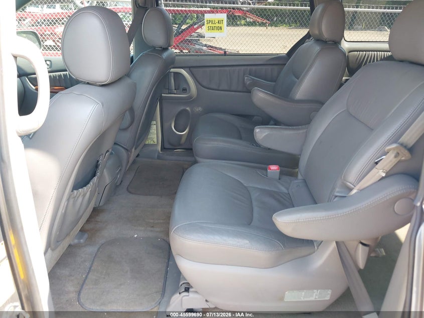 2005 Toyota Sienna VIN 5TDBA22C45S041583 IAAI salvage auction — NORMAL WEAR, Clear (Massachusetts), sold $625 on 2026-07-21 (photo 8)