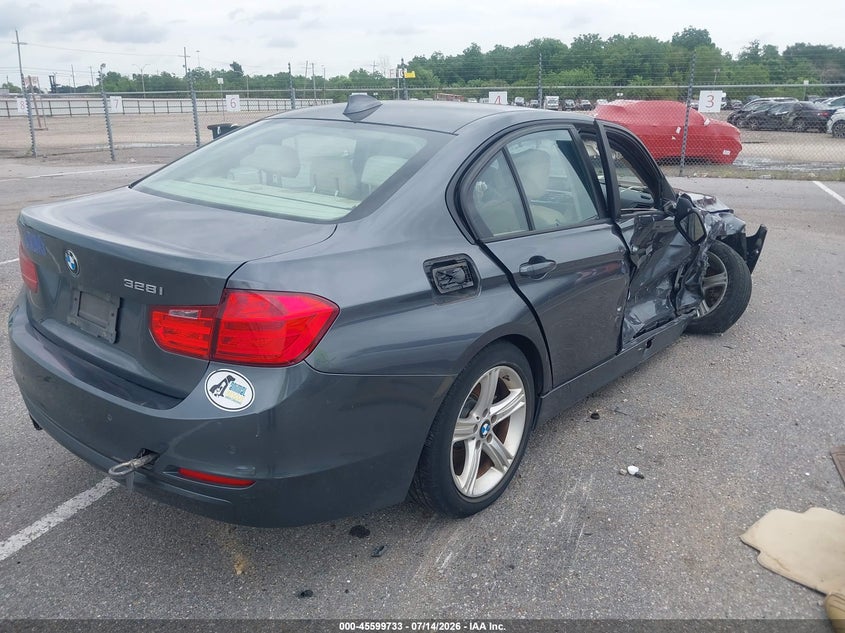 2013 BMW 3er VIN WBA3A5C55DF356295 IAAI salvage auction — RIGHT SIDE, Salvage Title, sold $425 on 2026-08-03 (photo 4)