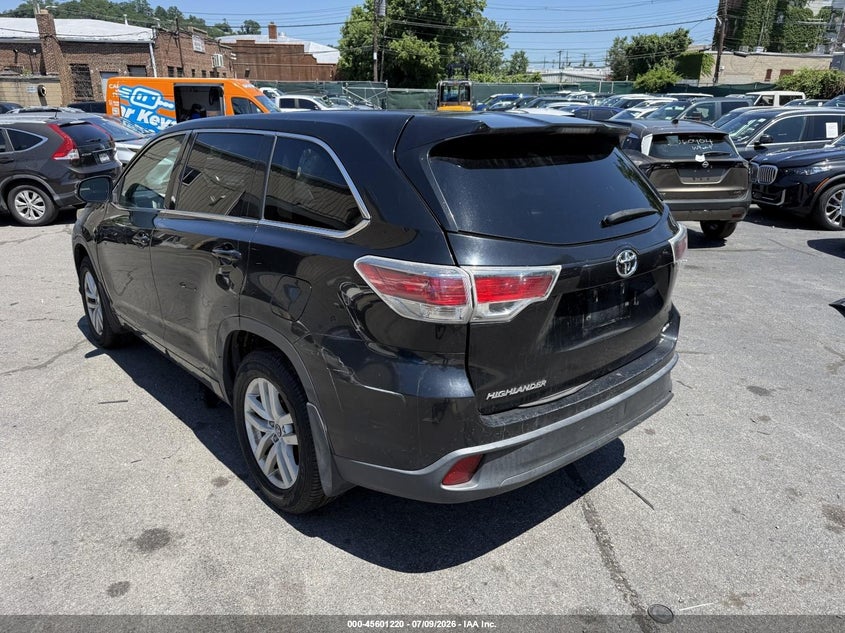 2016 Toyota Highlander VIN 5TDBKRFH7GS264313 IAAI salvage auction — SIDE, Salvage Title, sold $2,700 on 2026-07-18 (photo 3)