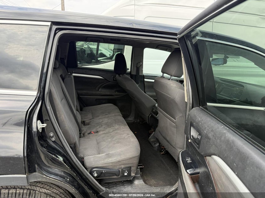 2016 Toyota Highlander VIN 5TDBKRFH7GS264313 IAAI salvage auction — SIDE, Salvage Title, sold $2,700 on 2026-07-18 (photo 8)