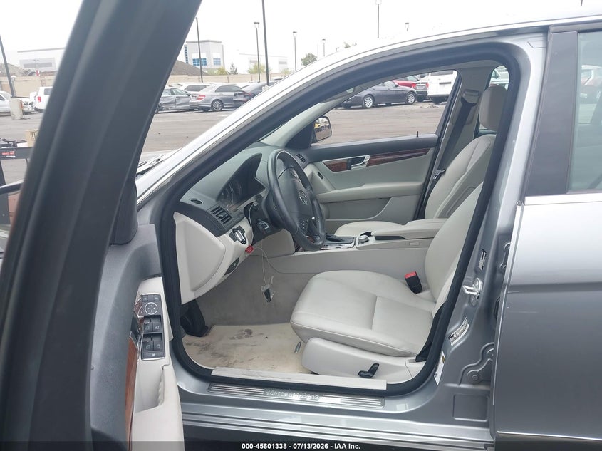 2009 Mercedes-benz C class VIN WDDGF54X19R064077 IAAI salvage auction — RIGHT FRONT, Salvage Certificate (California), sold $350 on 2026-08-07 (photo 5)
