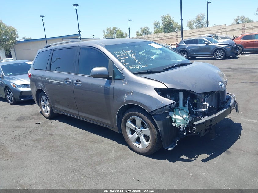 2016 Toyota Sienna VIN 5TDKK3DCXGS732054 — IAAI salvage auction photo