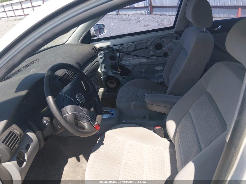 1999 Volkswagen Passat VIN WVWNA63B4XE412552 IAAI salvage auction — NORMAL WEAR, Clear (Arizona), sold $25 on 2026-07-22 (photo 5)
