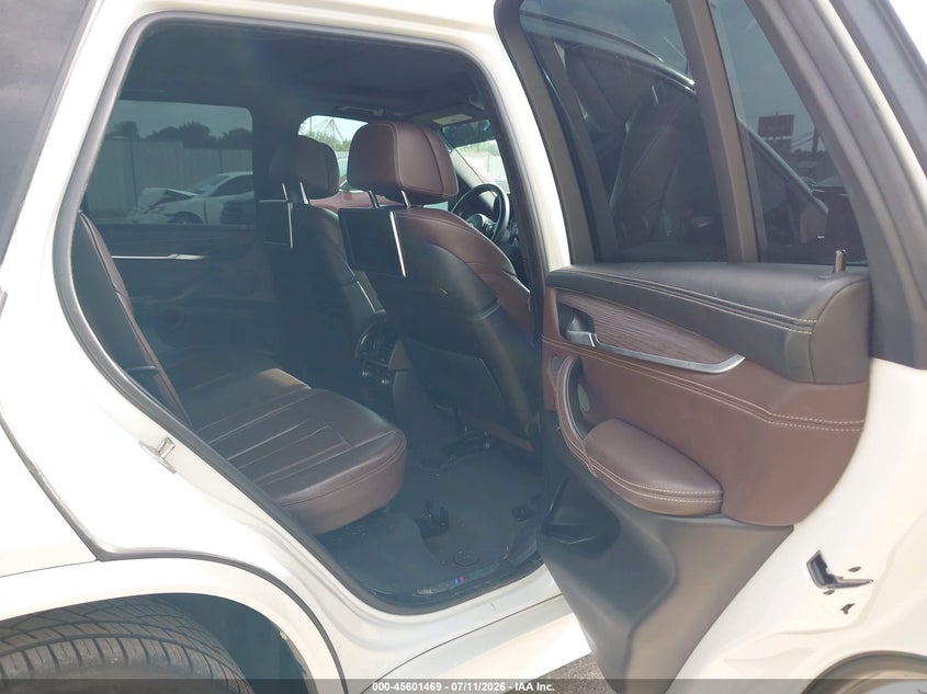 2015 BMW X5 VIN 5UXKS4C52F0N07782 IAAI salvage auction — REAR END, Wait Title, sold $5,600 on 2026-09-02 (photo 8)