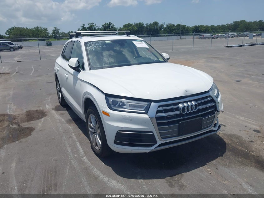2020 Audi Q5 VIN WA1ANAFY8L2040693 IAAI salvage auction — LEFT FRONT, Salvage Title, sold $900 on 2026-07-29 (photo 1)