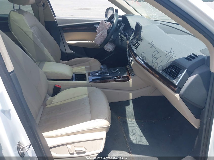 2020 Audi Q5 VIN WA1ANAFY8L2040693 IAAI salvage auction — LEFT FRONT, Salvage Title, sold $900 on 2026-07-29 (photo 5)