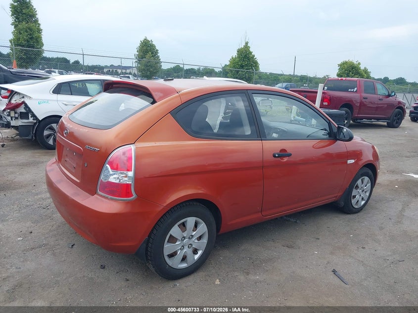2009 Hyundai Accent VIN KMHCM36C19U139186 IAAI salvage auction — SIDE, Clear (Virginia), sold $450 on 2026-07-24 (photo 4)