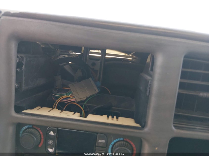 2006 Gmc Sierra 1500 VIN 2GTEK63N361196068 IAAI salvage auction — NORMAL WEAR, Clear (Nevada), sold $1,000 on 2026-07-18 (photo 6)
