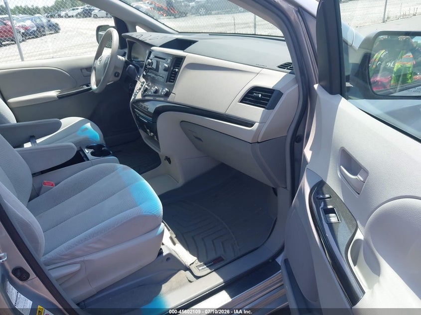 2011 Toyota Sienna VIN 5TDJK3DC8BS020842 IAAI salvage auction — NORMAL WEAR, Clear (North Carolina), sold $25 on 2026-07-22 (photo 5)